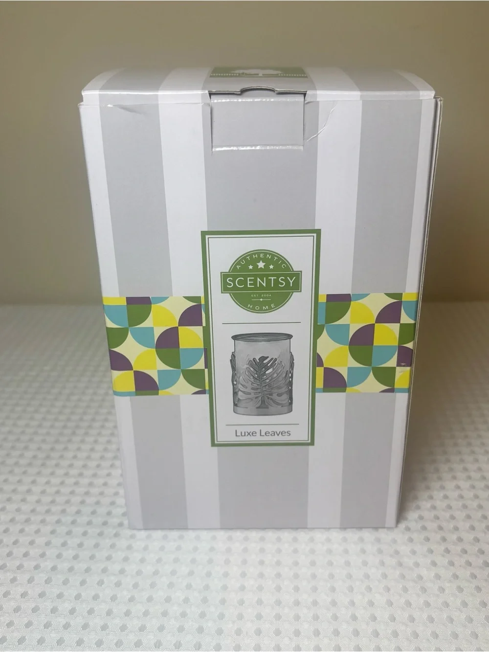Scentsy Luxe Leaves Wax Warmer Electric Melter Gold Metal Glass NEW in BOX